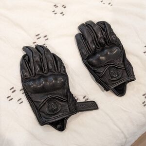 Motorcycle gloves